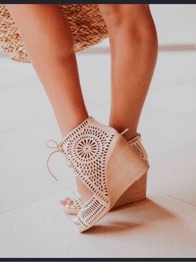 Jeffrey Campbell Tan Laser-Cut Lace-Up Wedge Sandals size 9.5